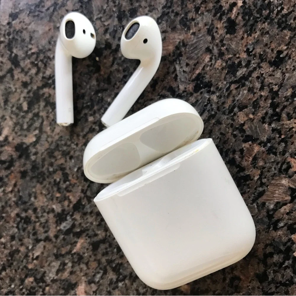 Apple AirPods (A1602 - 1st Gen)
